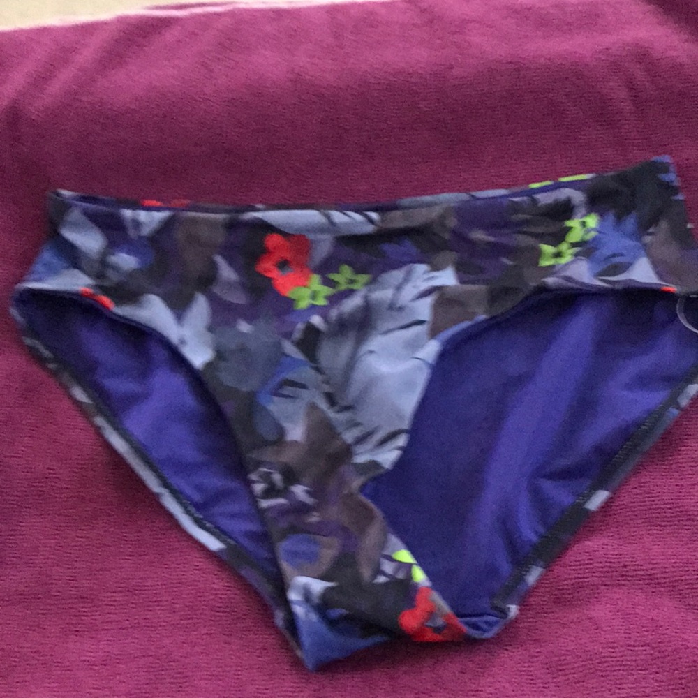 Athleta bathing suit bottom Sz M